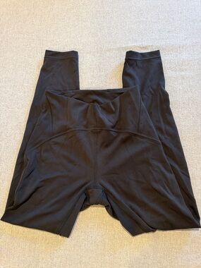 Black 3/4 length Lululemon leggings
